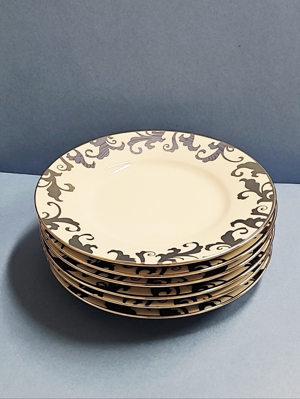 6-Ciroa Luxe Flori White Porcelain 6" Plate with Metallic Silver Scroll Motif